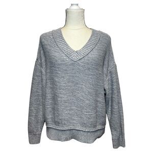American Eagle Long Weekend Gray V-Neck Sweater Size Small